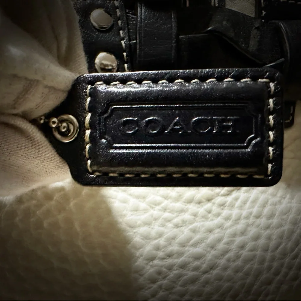 Vintage Y2K Coach tote handbag shoulder bag, Black and Cream Satchel 2009 years - Picture 6 of 17